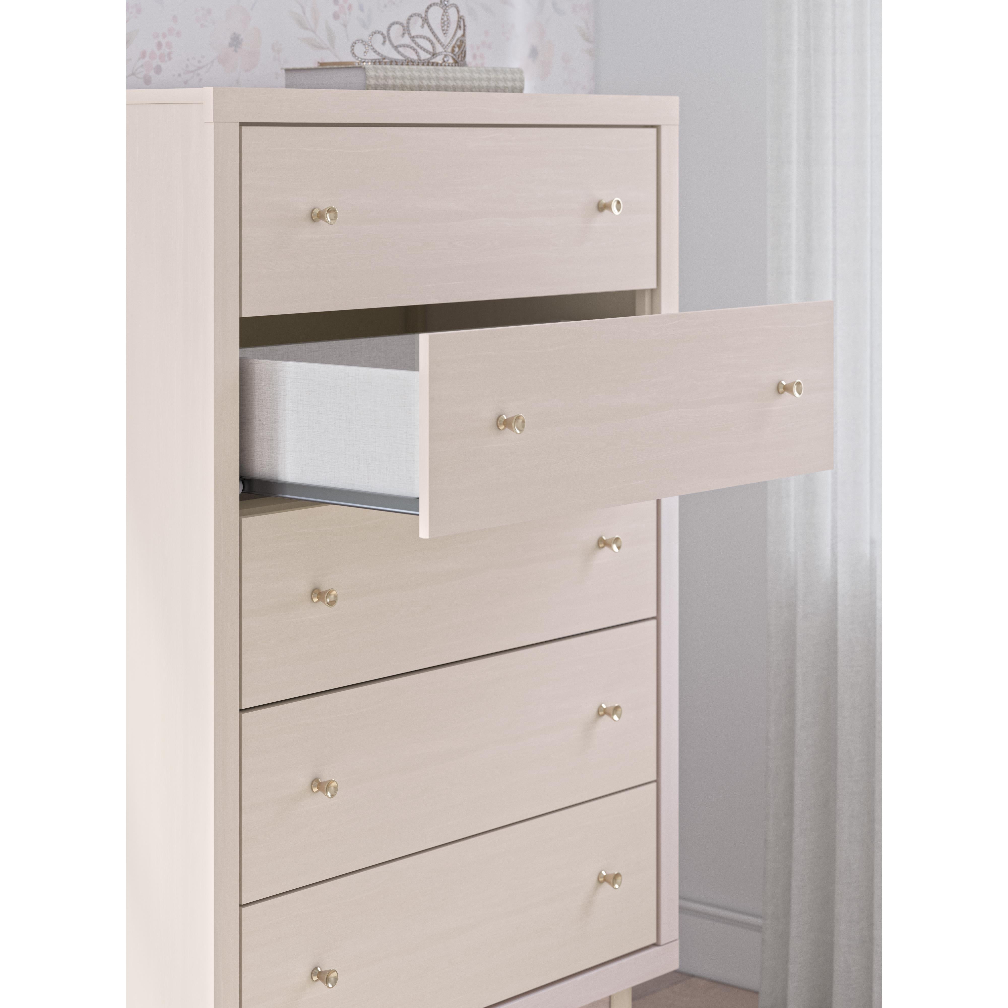 Signature Design by Ashley Wistenpine 5-Drawer Chest B1323-245 IMAGE 8