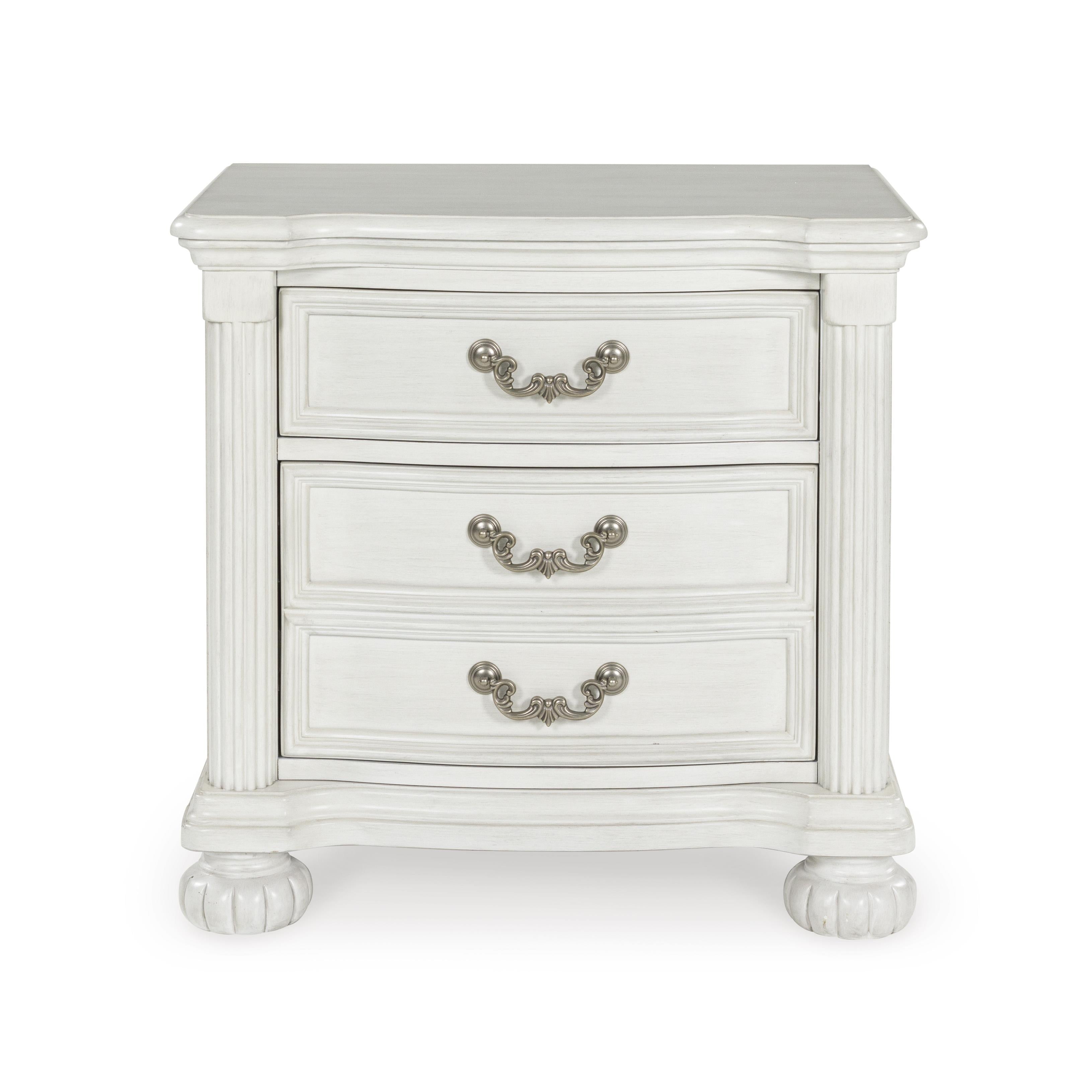 Benchcraft Montelaine 3-Drawer Nightstand B795-93 IMAGE 3