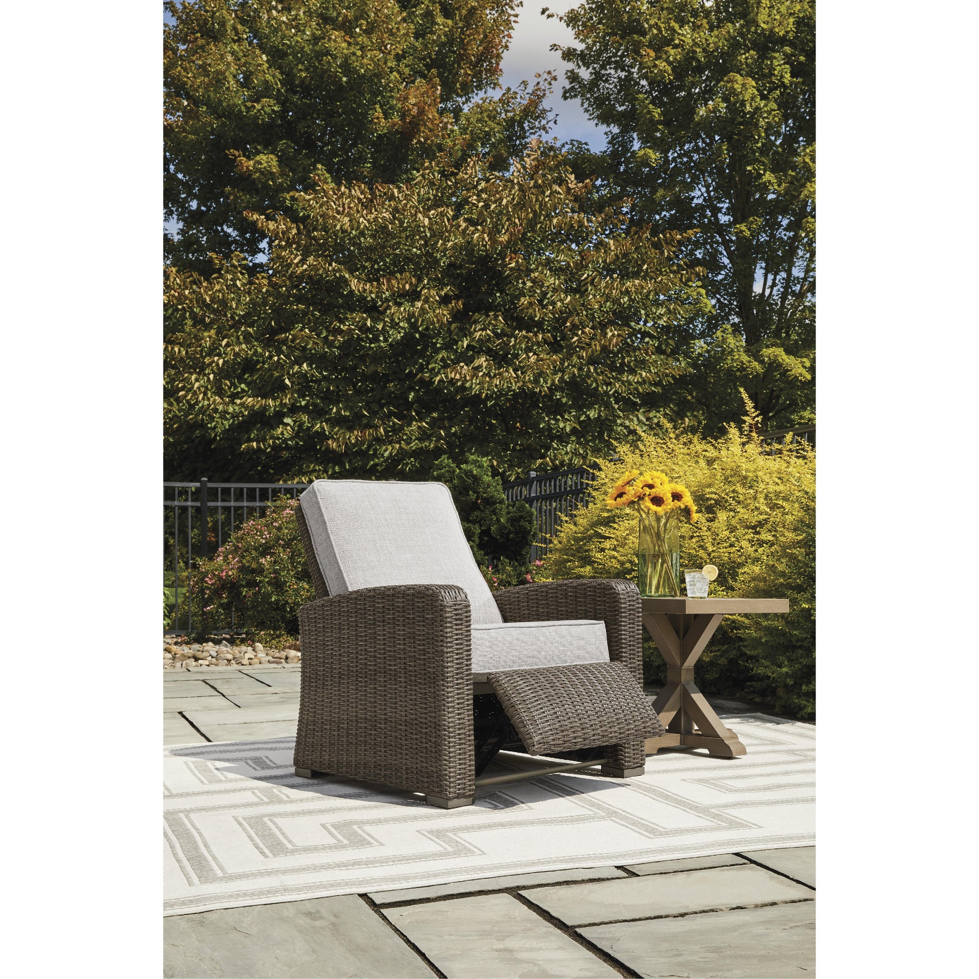 Signature Design by Ashley Outdoor Seating Recliners P791-825 IMAGE 13