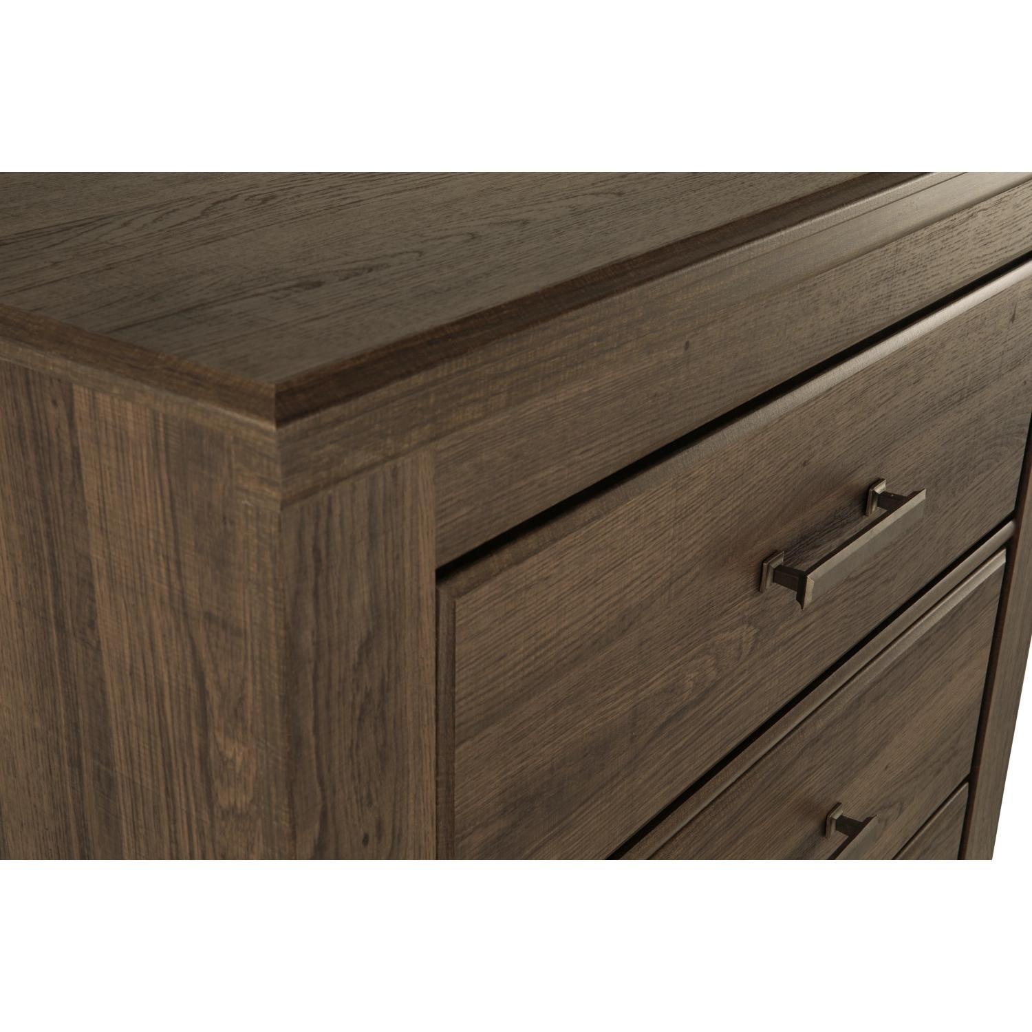 Signature Design by Ashley Juararo 5-Drawer Chest B251-46