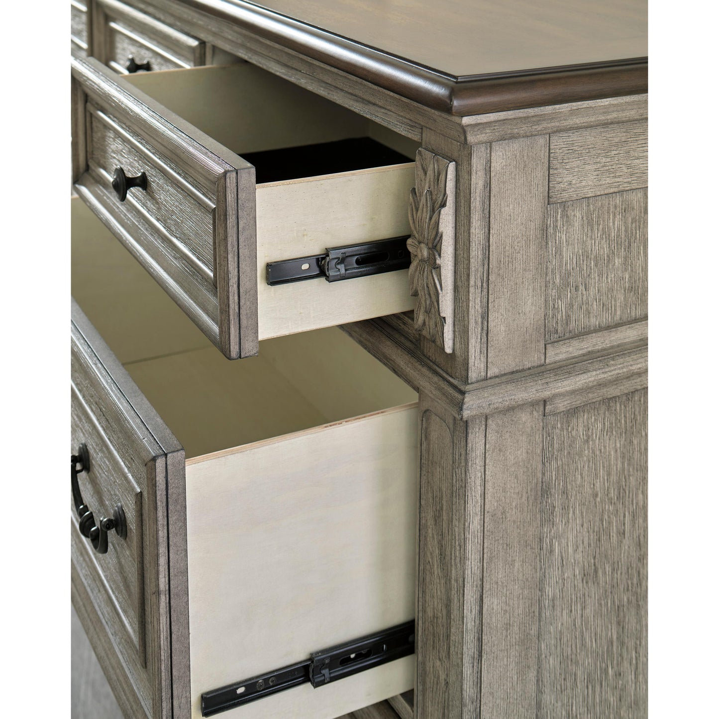 Signature Design by Ashley Lodenbay 5-Drawer Chest B751-46