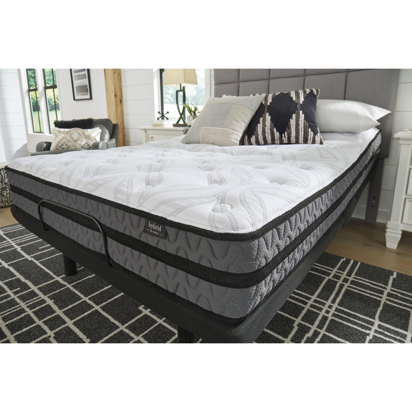 Sierra Sleep 10 Inch Pocketed Hybrid M58941 King Mattress